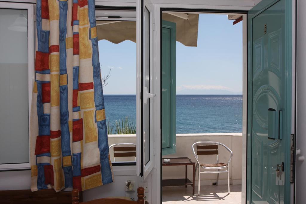 Akrogiali Hotel Plomari Room photo